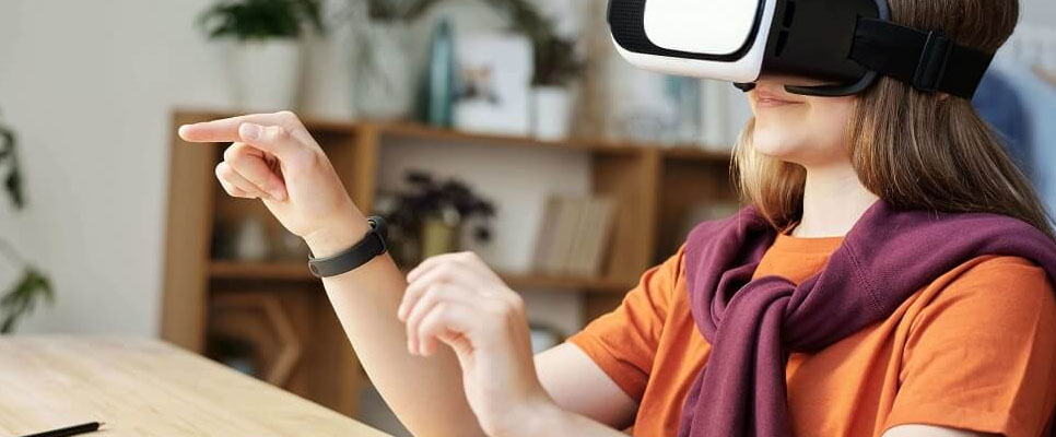 _0004_Is VR (Virtual Reality) Headset Technology the Way Modern Education is Heading_